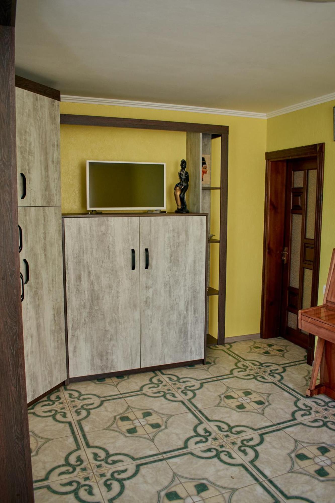 Vacation Home Lubov Kamianets Podilskyi Bagian luar foto